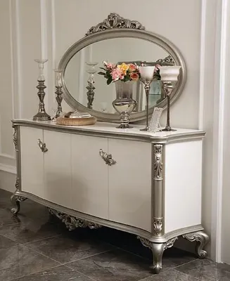 Produktbild von Casa Padrino Luxus Barock Sideboard mit Spiegel Weiß / Silber - Eleganter Massivholz Schrank mit Wandspiegel - Barock Möbel