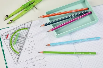 Produktbild von Dreikant-Schulbleistift - STABILO Trio Bleistift in pink - Einzelstift - Härtegrad 2B