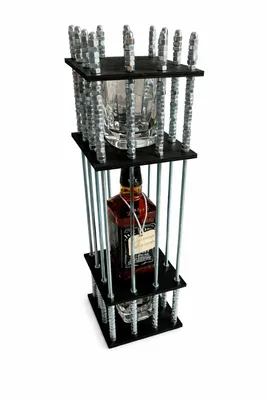Produktbild von Holz Alkohol Geschenkset Puzzle – Flaschenkiste / Flaschenkäfig aus Holz & Metall – 288 Schrauben + 2 Gläser – Für 0,7 L Flasche – Lustiges Männergesc