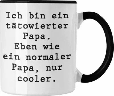 Produktbild von Trendation - Tattoo Papa Geschenk Tasse Vater Vatertag Geschenkidee Vatertagsgeschenk von Sohn Tochter Lustige Sprüche Kaffeetasse Papa Lustig (Schwarz)