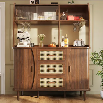 Produktbild von Hochwertiger Buffetschrank mit Rattanoptik & Glasschiebetüren, 174,5 cm hoher Küchenschrank mit viel Stauraum, belastbar bis 60 kg, für Küche oder Esszimmer, Naturholz-Nussbaum-Optik