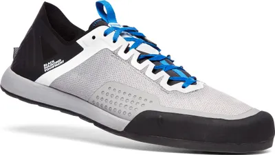Schwarz-graue Tag Lt Approach Schuhe von Black Diamond mit blauen Schnürsenkeln; ideal für Damen.