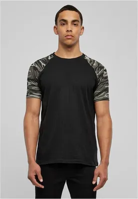 Produktbild von Urban Classics T-Shirt Herren Raglan Contrast Tee schwarz/darkcamo 4XL