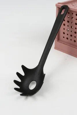 Produktbild von Spaghettilöffel schwarz | 12 Stück Nudellöffel | Praktisches Küchenutensil zum Portionieren und Servieren von Pasta