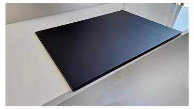 Produktbild von Gewinkelte Schreibtischunterlage aus Leder mit Kantenschutz 70x47 Schwarz Graue Naht