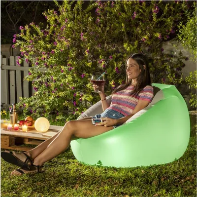 Produktbild von InnovaGoods Nafukovací křeslo s barevným LED osvětlením a dálkovým ovládáním - nafukovací křeslo se změnou barev a moderním designem