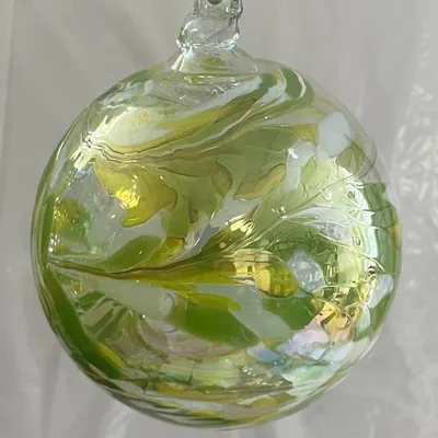Image de Boule de verre colorée à suspendre, vert et blanc, transparente, 12 cm