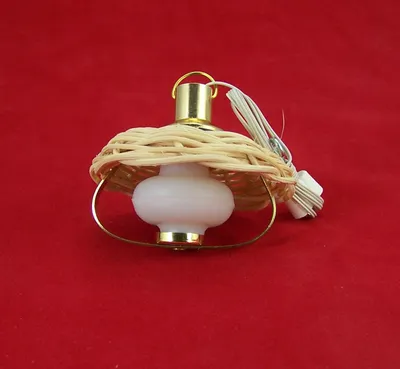 Produktbild von Öllampe Lampe mit geflochtenem Schirm für 1:12 Puppenstuben, für 3,5V Trafo