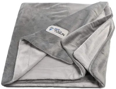 Obrázek produktu pro PetFusion Prémiová deka pro psy, střední velikost (112 x 86 cm). Oboustranná, šedá, vyrobená z mikrovlákna