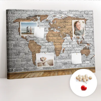 Immagine prodotto di Bacheca in sughero con puntine - Bacheca con puntine per foto e appunti - 100x70 cm - 100 puntine in legno - Mappa del mondo su mattoni