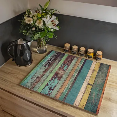 Produktbild von banjado Herdabdeckplatte zweiteilig je 30x52cm groß mit Gummi Abstandshalter, ESG Sicherheitsglas mit Motiv Bunte Bretterwand [HAP2 10754]