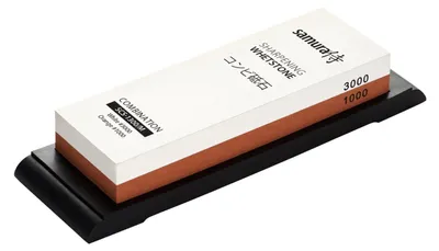 Zdjęcie produktu dla Kamień do ostrzenia Samura, ziarno 1000/3000, 19x7x3,5 cm, biały/czerwony
