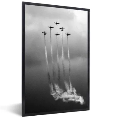 Produktbild von MuchoWow® Gerahmtes Poster Flugzeug - Himmel - Wolken - Schwarz und weiß 40x60 cm - Poster mit Schwarzem Bilderrahmen Wandposter Rahmen Foto Bilder - Papierdruck - Wandbilder