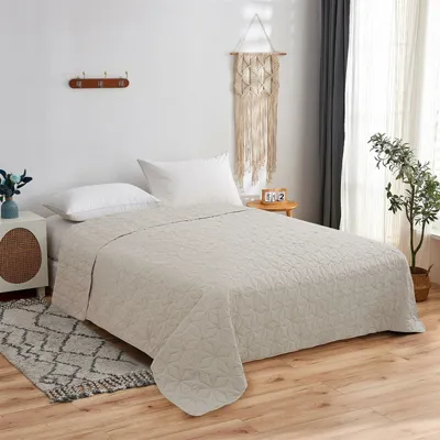 Produktbild von Tagesdecke (Taupe) 220x240 cm mit wattierter Zwischenlage, Bettüberwurf - Überwurfdecke, Sommerdecke gesteppt - Steppdecke, Wendedecke