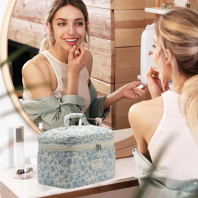 Produktbild von Große Reise-Make-up-Tasche für Frauen - Gepolsterte Kosmetiktasche mit Blumenmuster