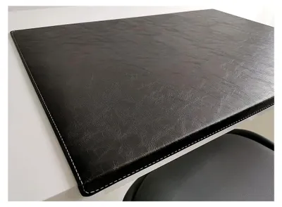 Produktbild von Gewinkelte Schreibtischunterlage mit Kantenschutz aus Lora Leder 90 x 47 cm Schwarz