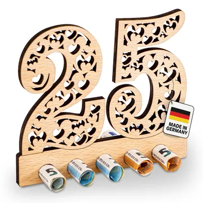 Image de Un cadeau sous la forme d'un cœur en bois pour un 25e anniversaire, sous forme d'argent