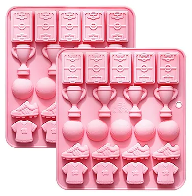 Immagine prodotto di Set da 2 stampi in silicone a forma di pallone da calcio, colore rosa, dimensioni 15,4x17 cm. Stampi per cioccolato con 20 cavità a forma di maglietta e coppa