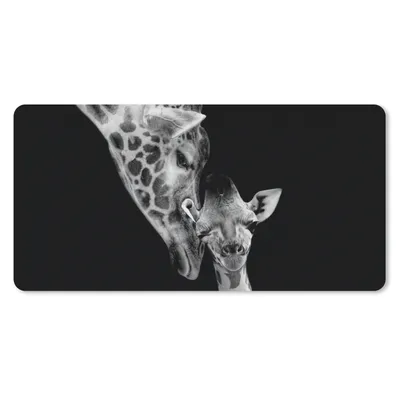 Produktbild von MuchoWow® Mauspad Mousepad Porträt - Giraffe - Tiere - Schwarz - Weiß 60x30 cm - Mousepads - Maus Mat - Pad - Mausunterlage - Nachhaltig
