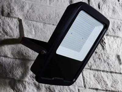 Immagine prodotto di NEDES Riflettore LED esterno professionale, 200W / 5000K / Nero - LF6027