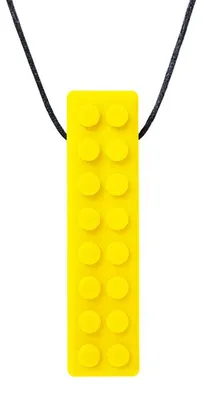 Image de Ark Therapeutics : Jouet sensoriel en forme de brique, couleur jaune. Ce jouet texturé, conçu comme une brique à mordiller, est idéal pour stimuler les sens et offre une stimulation orale riche pour les enfants et les adultes.