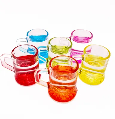 Produktbild von 12 bunte Schnapsgläser mit Henkel zum Umhängen mit bunten Bändern