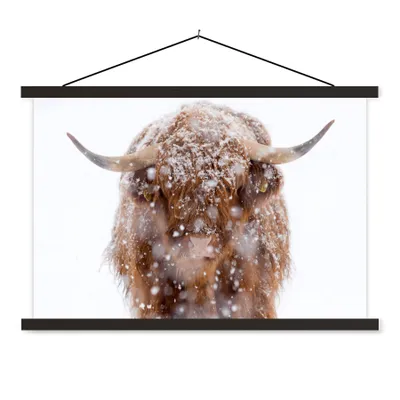 Produktbild von MuchoWow® Textilposter Schottischer Highlander - Hörner - Schnee 60x40 cm mit schwarzem Rahmen - Hölzernes