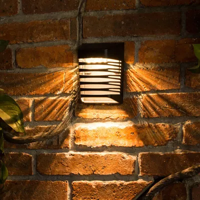 Zdjęcie produktu dla Solarna Lampa Ogrodzeniowa LED z Czujnikiem Zmierzchu (1 szt.)