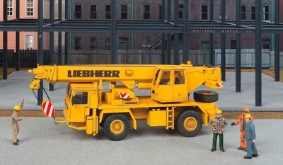 Produktbild von Walthers SceneMaster Bausatz Liebherr Mobilkran + Figuren