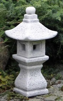 Produktbild von Casa Padrino Garten Leuchte im Japanischen Stil Pagode Weiß / Grau 17 x 17 x H. 37 cm - Kleine Garten & Terrassen Leuchte - Wetterbeständige Garten Laterne - Garten Terrassen Beleuchtung