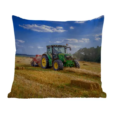 Produktbild von MuchoWow® Outdoor Kissen - Traktor - Bauernhof - Heu - Feld - Sonne - Landleben - 60x60 cm - Wetterfest - Lounge Kissen - Dekoration - Schlaf Kissen