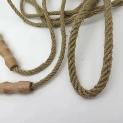 Produktbild von Springseil 5 m, Jute, Holzgriffe