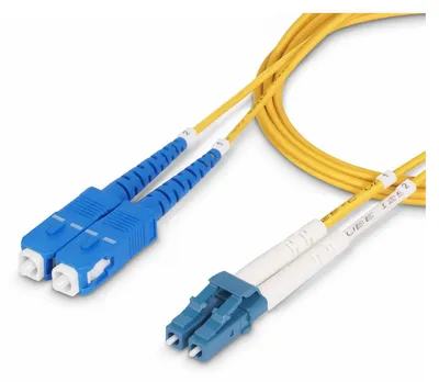 Produktbild von StarTech.com 15m OS2 LWL Patchkabel LC zu SC (UPC) Singlemode Duplex, 9/125µm, 100G, Biegeunempfindlich, Low Insertion Loss, LSZH Glasfaserkabel LC auf SC, 15 m, OS2, LC, SC