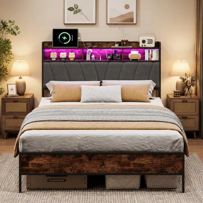 Immagine prodotto di Letto matrimoniale in metallo INONEFT, 140x200 cm, con testiera e spazio contenitore, letto imbottito con illuminazione LED e funzione di ricarica USB, struttura del letto con rete a doghe, colore: grigio, Immagine generata dall'IA