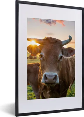 Produktbild von MuchoWow® Gerahmtes Poster Kühe - Sonne - Wiese - Landleben 40x60 cm - Poster mit Schwarzem Bilderrahmen Wandposter Rahmen Foto Bilder - Poster in Rahmen