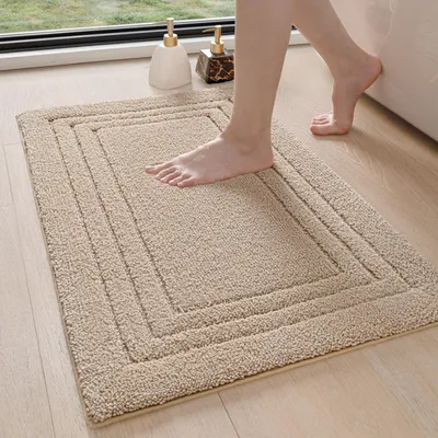 Produktbild von Badematte 40 x 60 cm, weiche Badematte, rutschfest, waschbar, saugfähige Duschmatte für Bad und Dusche, beige