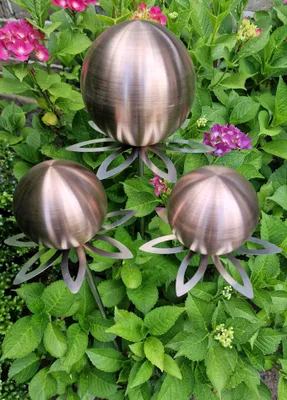 Produktbild von Blütenzauber Paris Rosenkugel 15/10/10 cm Edelstahl golden rose matt gebürstet Gartenstecker mit Stab 80 cm