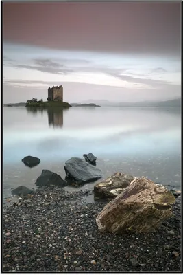 Produktbild von Wallario Wandbild Schloss in Schottland, Größe: 61 x 91,50 cm, Poster mit schwarzem Aluminiumrahmen