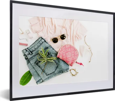 Produktbild von MuchoWow® Gerahmtes Poster Kleidung - Sonnenbrille - Hemd 40x30 cm - Poster mit Schwarzem Bilderrahmen Wandposter Rahmen Foto Bilder - Bilderrahmen - Poster im Rahmen