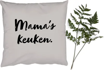 Produktbild von MuchoWow® Zierkissen Sofakissen Wohnzimmer Dekokissen 60x60 cm Zitat - Taupe - Mamas Küche - Sitzfläche - Foto Polster