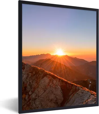 Produktbild von MuchoWow® Gerahmtes Poster Berg - Landschaft - Sonne 60x80 cm - Poster mit Schwarzem Bilderrahmen Wandposter Rahmen Foto Bilder - Premium - Wanddeko Wohnzimmer