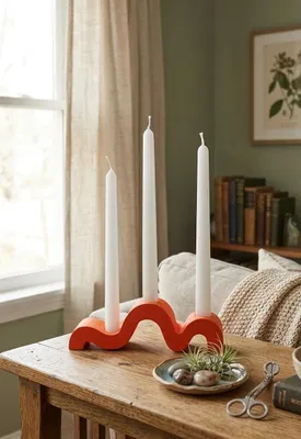 Produktbild von Evila Originals, Hochwertiges Kerzenständer-Set (4 Teile), Orange und Weiß, 8 x 23 cm | 100% Paraffinwachs, 3 Kerzen 24 x 2 cm | Duftneutral, Perfekt für jeden Anlass, Elegantes Design.