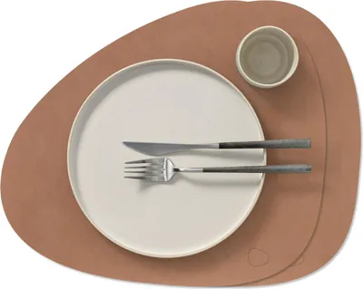 Productafbeelding van LIND DNA Placemats Nupo - Leer - Old Rose - Curved - 44 x 37 cm - 2 Stuks