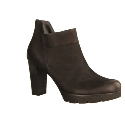 Imagen del producto de Botines Paul Green, fabricados en piel de nobuk