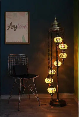 Produktbild von Handgefertigte türkische Stehlampe mit 7 bunten Glaskugeln – orientalische Bodenlampe in Gelb und warmen Farben