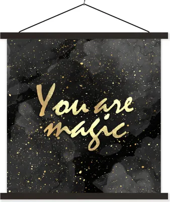 Produktbild von MuchoWow® Textilposter Zitate - Magie - Gold - Schwarz 120x120 cm mit schwarzem Rahmen - Aufhängungsset