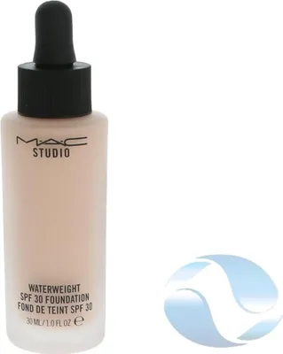 Produktbild von MAC Studio Waterweight Foundation NW13 Flüssiges Make Up 30 ml