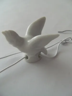 Produktbild von Porzellan Tropfenfänger Kakadu fliegend, weiß, für Kaffee- oder Teekannen, Figur Tier