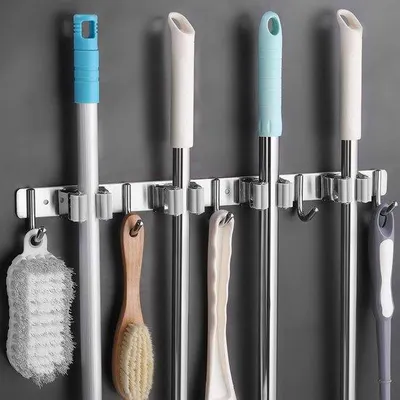 Produktbild von Edelstahl Besenhalter, wandmontierbar/ohne Bohren, Gerätehalter, selbstklebend, Wandhalter für Besen mit 5 Haken, 4 Halterungen, Mop-Halter für Küche, Zuhause, Badezimmer, Garage, Garten, grau
