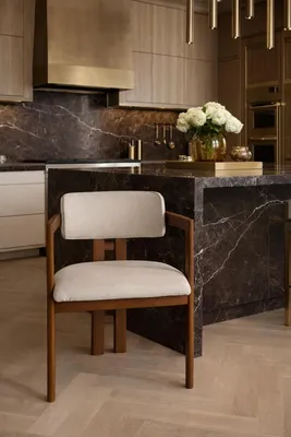 Obrázek produktu pro Čtyři moderní židle v minimalistickém designu s pohodlným sedákem